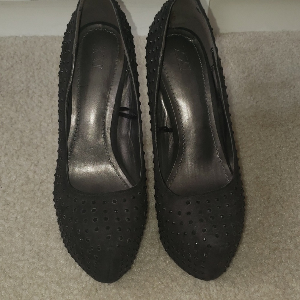 Black rhinestone pump heel